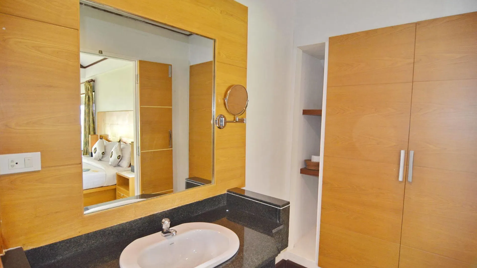Golden Bay Cottage - SHA Extra Plus Ko Lanta Semesteranläggning (resort)